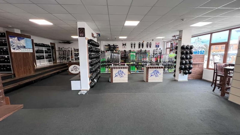 Bansko: Ski and Snowboard equipment rental - A full day around the Bansko gondola