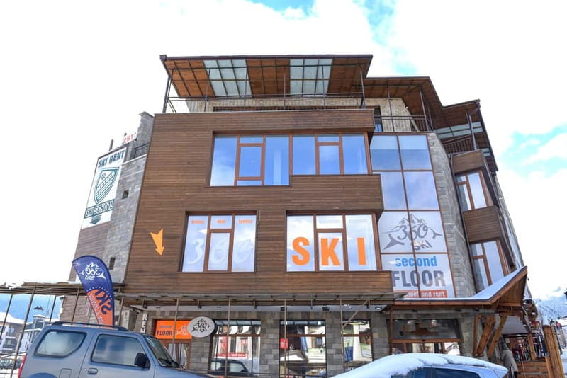 Bansko: Ski and Snowboard equipment rental - What the $20 package really covers