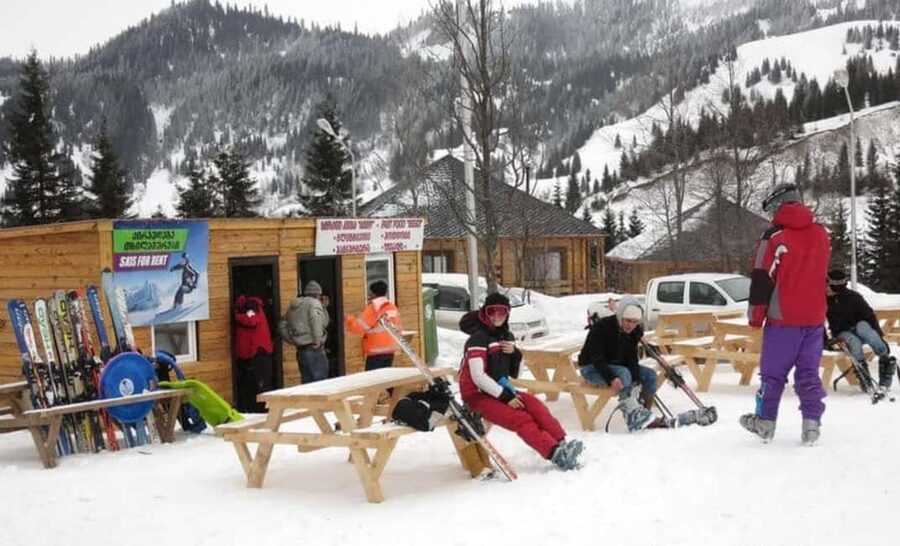Batumi: Goderdzi Ski Resort Snow Tour & Adventure - The café stop adds a taste of Adjara