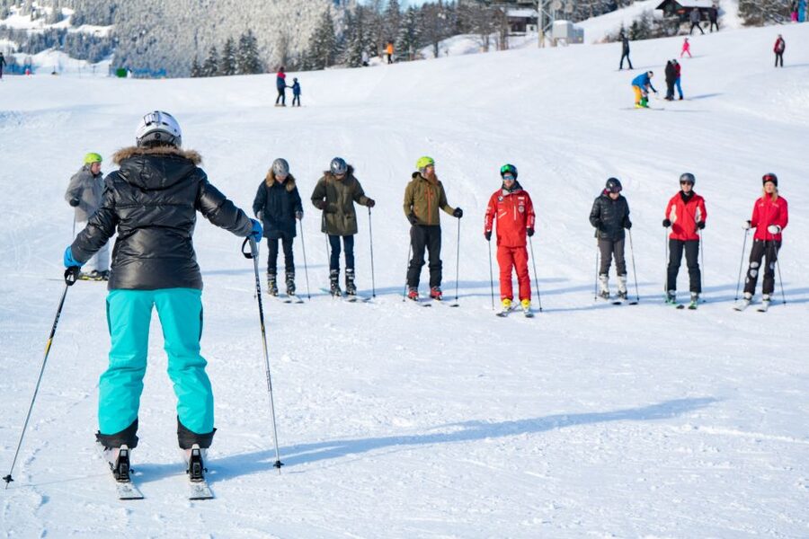 From Interlaken: 8-Hour Skiing in Grindelwald for Beginner's - What the eight-hour schedule really means