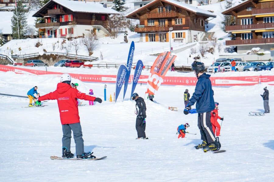 From Interlaken: Afternoon Beginners Snowboarding Lesson - Magic carpets, drag lifts, and small victories