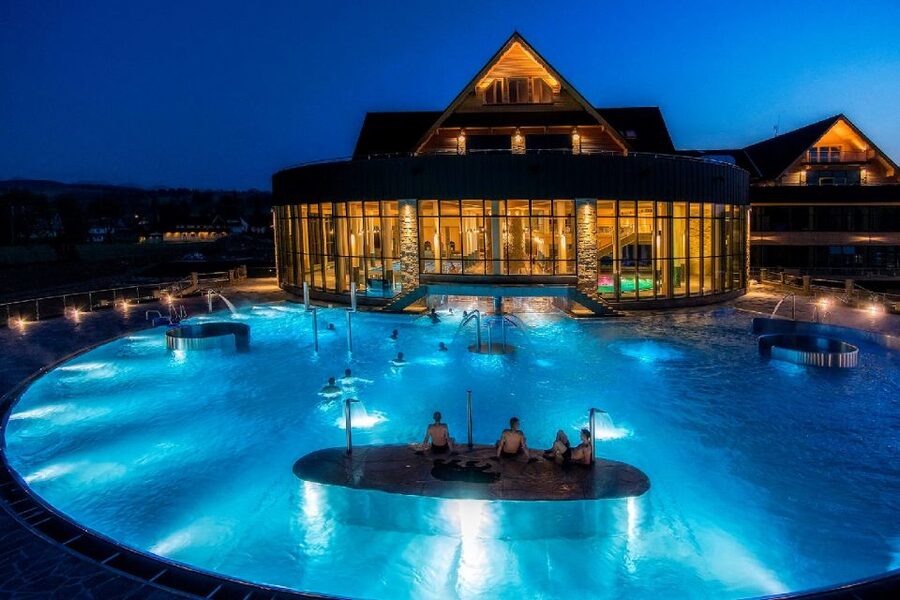 From Kraków: Tatra Mountans Ski Trip and Thermal Baths Visit - Booking details worth checking twice