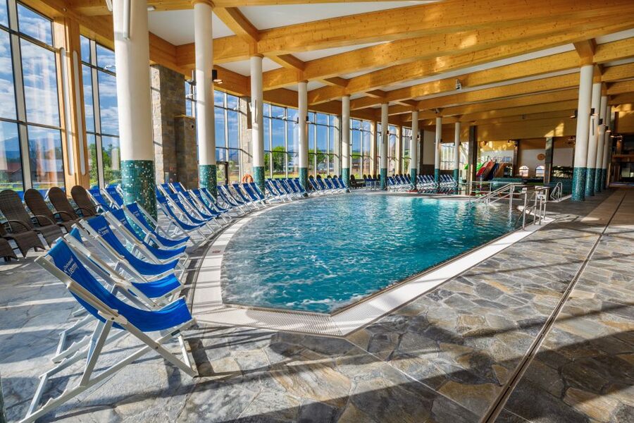 From Kraków: Tatra Mountans Ski Trip and Thermal Baths Visit - What the $374 price means