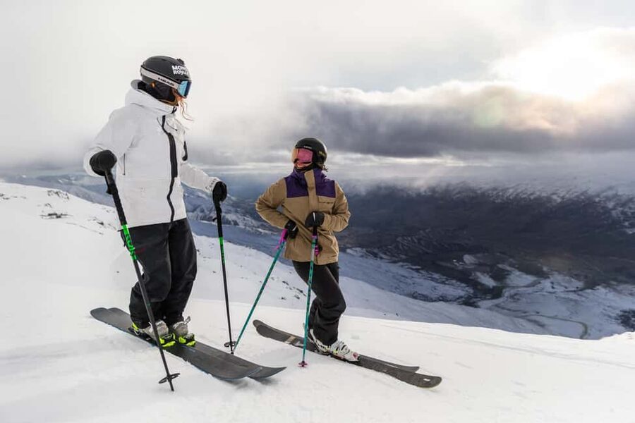 From Queenstown: Cardrona Ski/Snowboard Rentals & Transfer - An early Queenstown pickup for a full Cardrona day
