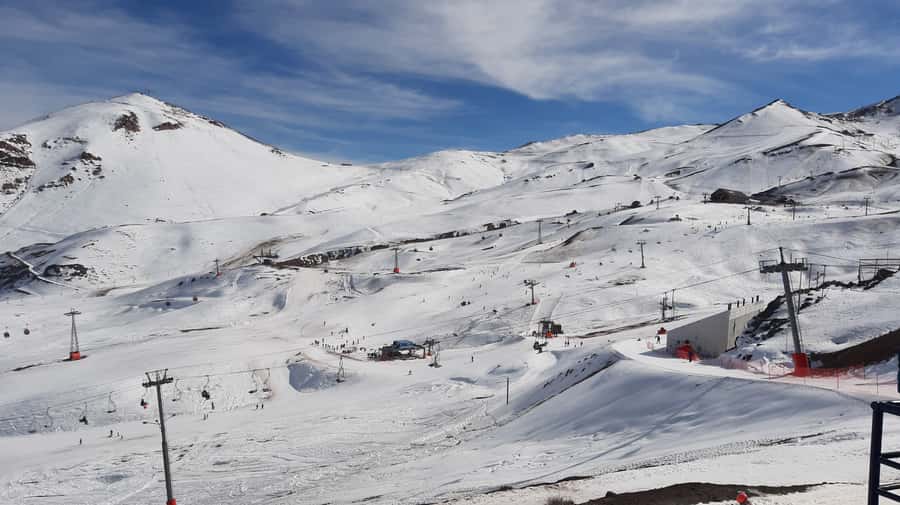 From Santiago: Farellones Park Resort Entry & Ski Classes - Who should book this Farellones day?