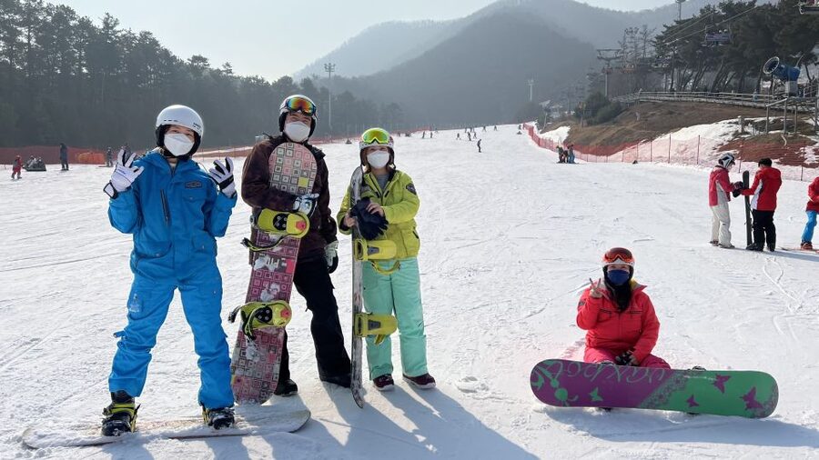 From Seoul: Yongpyong Ski Day Tour with Transportation - Five hours at an Olympic ski resort