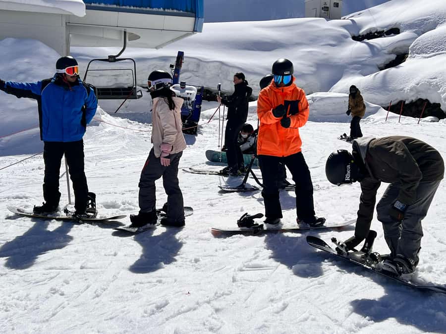 From Tokyo 2-day ski & snowboard tour with rentals - Meeting at Tochomae before the 7:10 bus