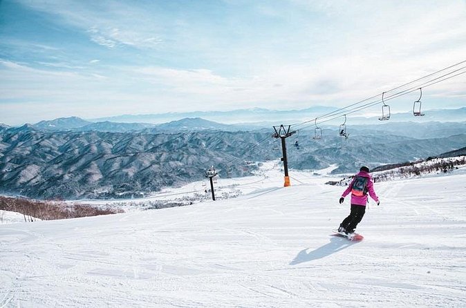 Full Day Private Skiing / Snowboarding Tour in Sapporo - Jozankei and the optional dinner