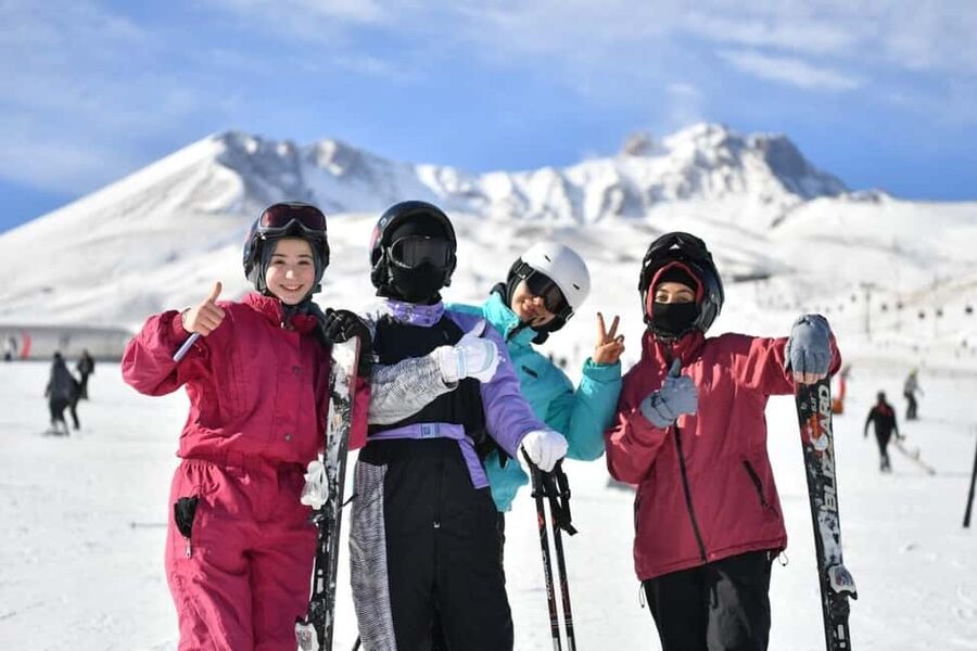 Kayseri: Erciyes Ski Tour with Equipment & Optional Trainer - Arriving at Mount Erciyes and getting equipped