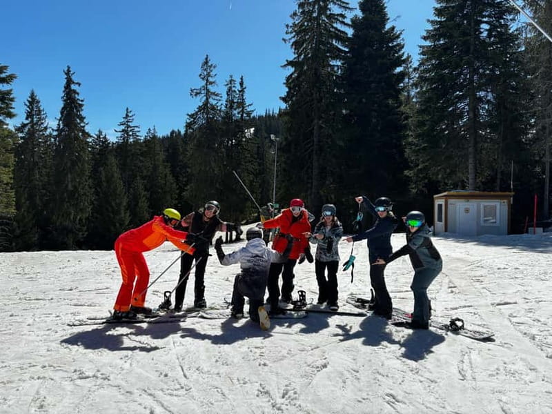 Private-(group) ski or snowboard lessons in Borovets - Why a private group can work better