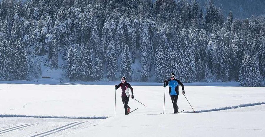Rovaniemi: Cross Country Wilderness Ski Adventure - From central Rovaniemi to Ounasvaara’s winter woods