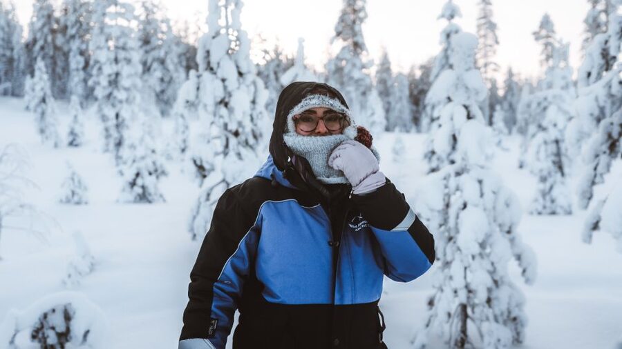 Rovaniemi: Lapland Ski Trekking Safari - The campfire stop and Finnish snacks