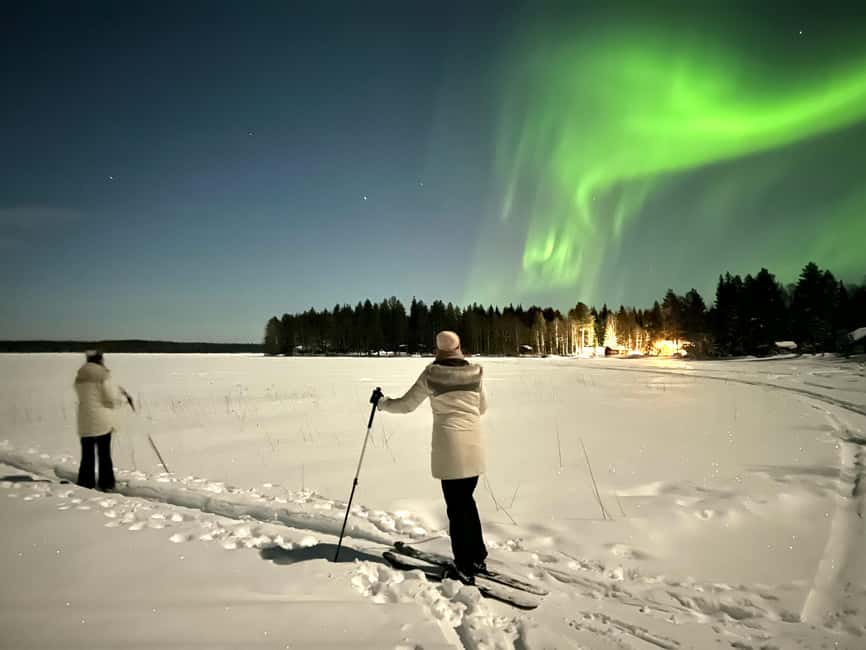 Rovaniemi: Nighttime Ski Adventure ending with Campfire - Meeting the skis and the 15-minute safety briefing