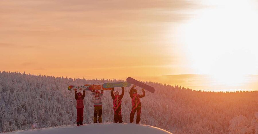 Saariselkä: Easy Snowboard Day Package (11y+) - Key points to know