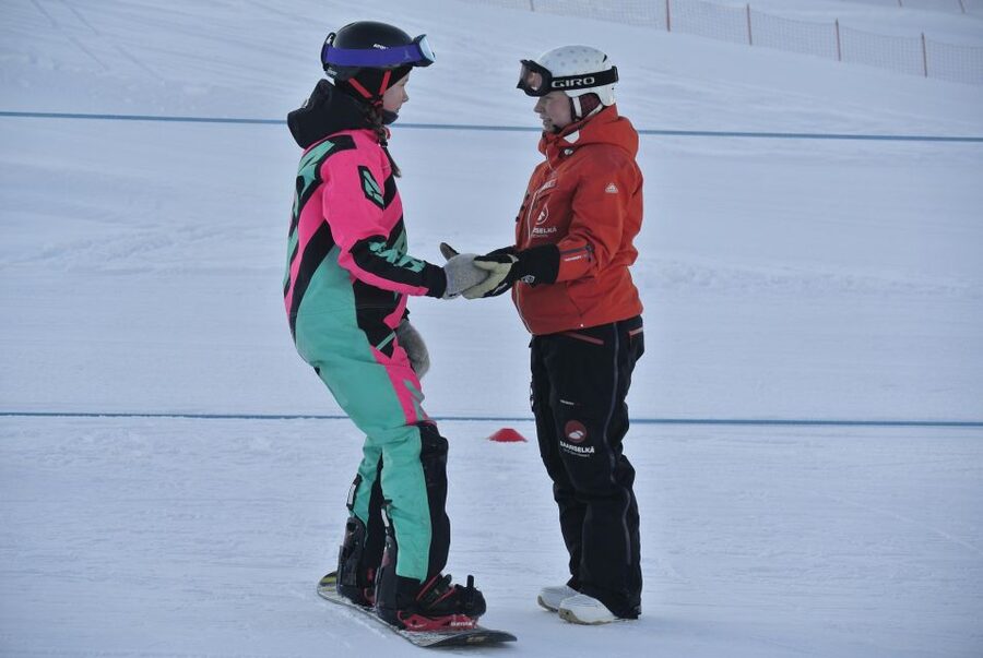 Saariselkä: Easy Snowboard Day Package (11y+) - The 105-minute lesson and what you learn