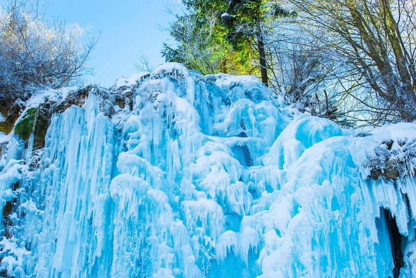 Seoul: Vivaldi Park Winter Ski with Eobi Ice Valley Day Tour - What the included lesson and lift time really mean