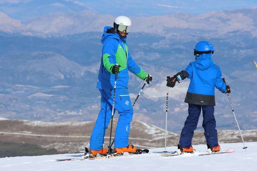 Sierra Nevada: 3-Hour Group Ski Lesson with Equipment Included - Starting at The New School in Pradollano