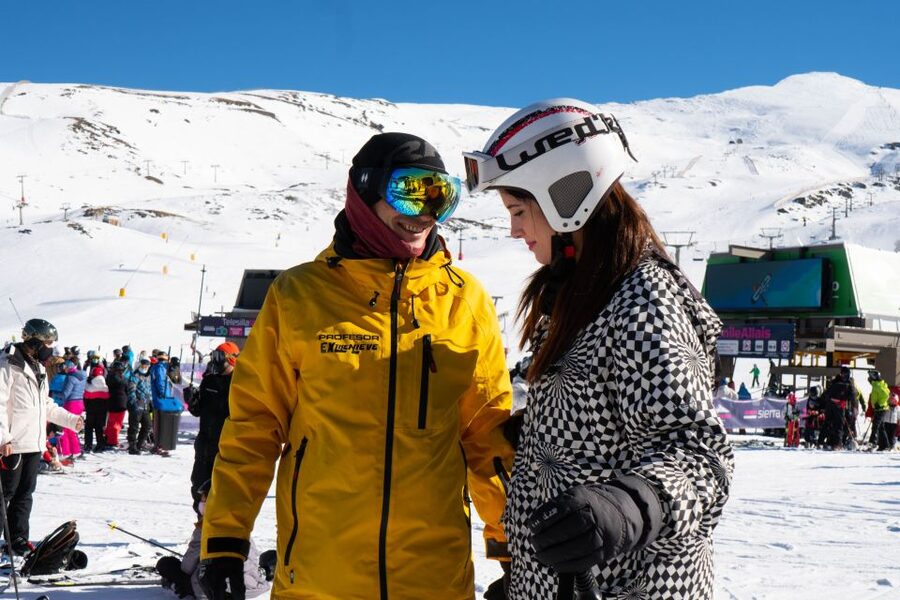 Sierra Nevada: Ski or Snowboard Lesson with Instructor - Two hours with a Spanish-speaking instructor