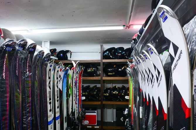 Ski and Snowboard equipment rental in Borovets - Starting beside the Borovets Gondola