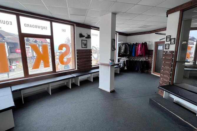 Ski and Snowboard Rental in Bansko - Choosing from 350 pairs of skis and snowboards