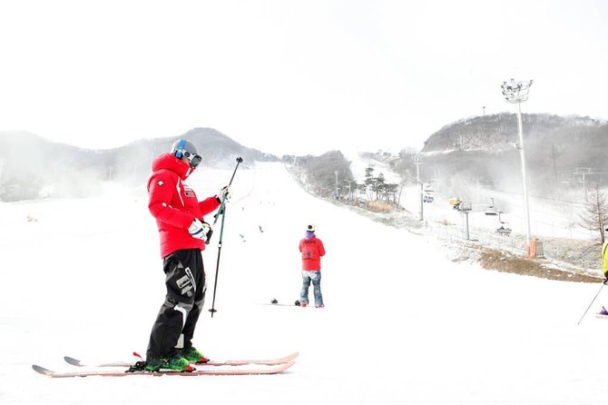 Ski Tour to Jisan Ski Resort from Seoul - Leaving Seoul Before the City Wakes