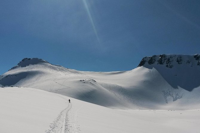 Ski Touring with Norway Mountain Guides. - The equipment question can change the value